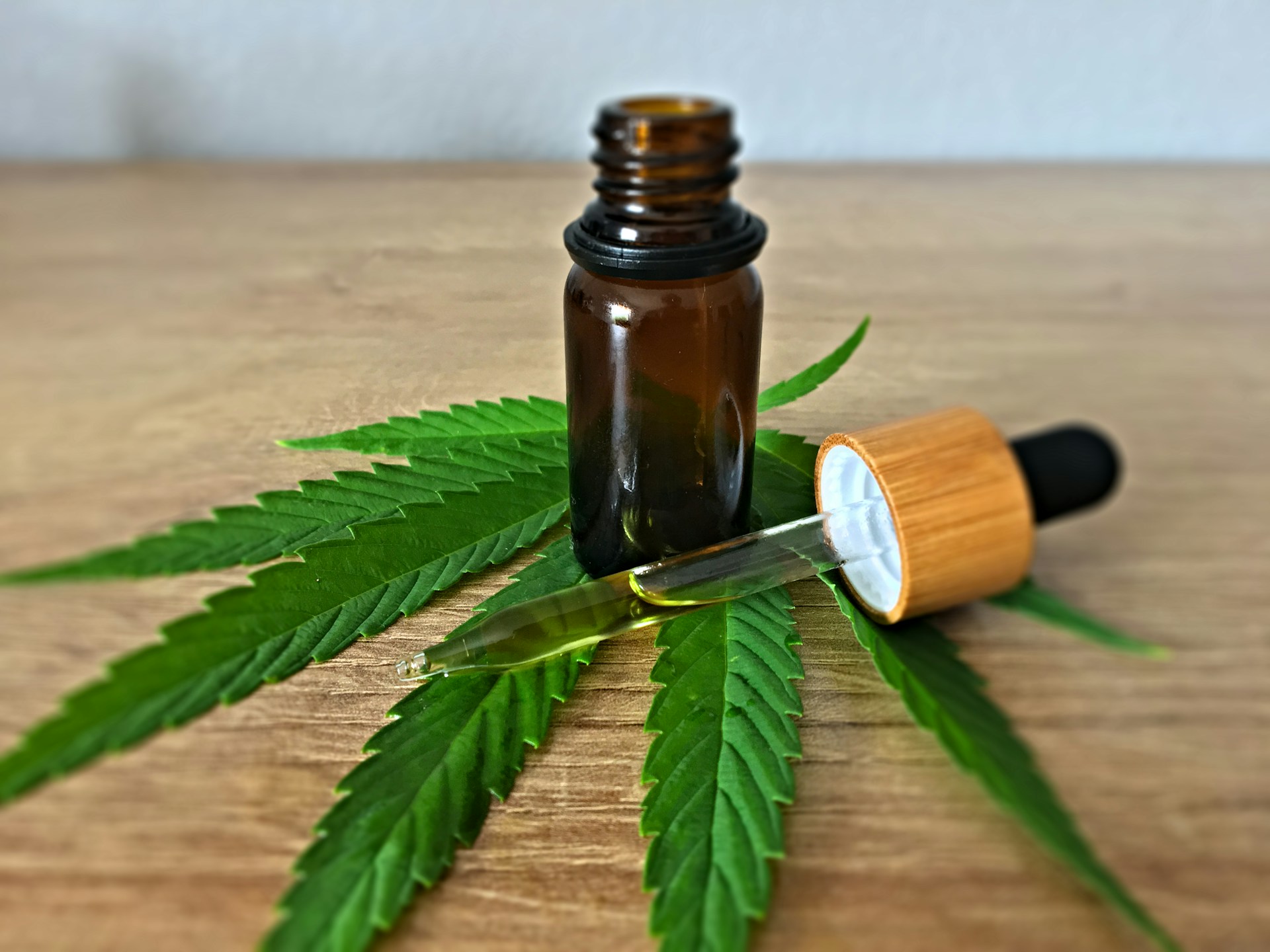 How To Choose A CBD Oil For Beginners And Avoid Fake Products